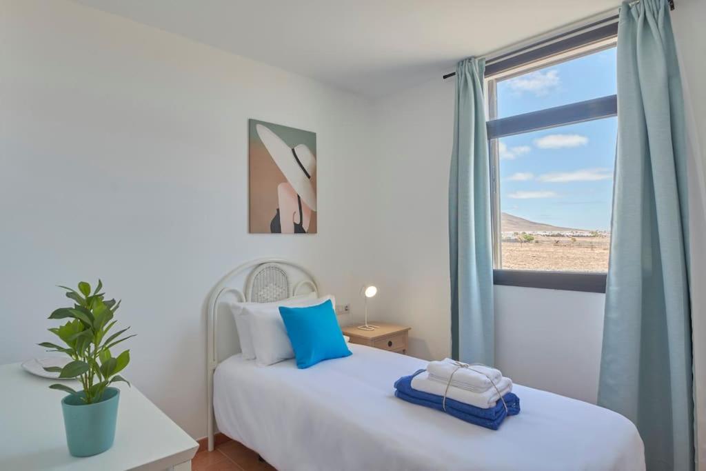 Hébergement de vacances Casa Maria Duplex With Sea & Mountain Views, 15 Minutes Walk From The Marina Rubicon *