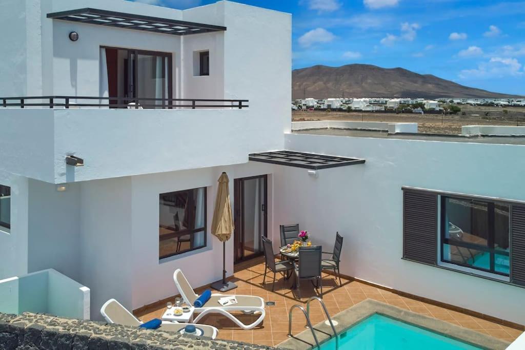 Holiday home Casa Maria Duplex With Sea & Mountain Views, 15 Minutes Walk From The Marina Rubicon Playa Blanca (Lanzarote)