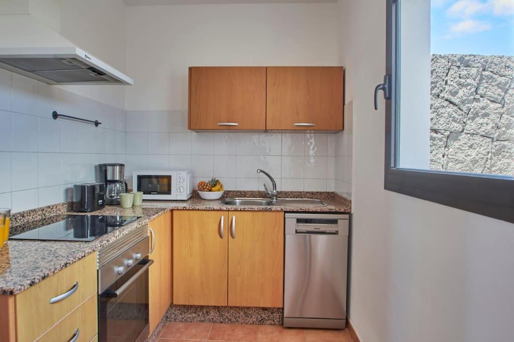 Casa Maria Duplex With Sea & Mountain Views, 15 Minutes Walk From The Marina Rubicon Holiday home Playa Blanca (Lanzarote)