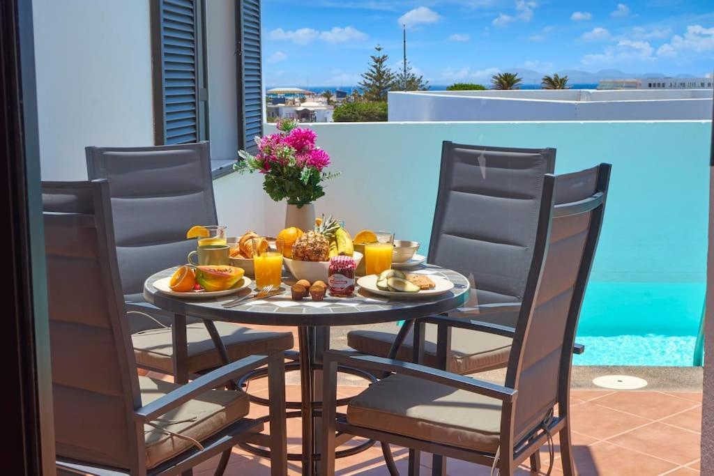 Casa Maria Duplex With Sea & Mountain Views, 15 Minutes Walk From The Marina Rubicon Holiday home Playa Blanca (Lanzarote)