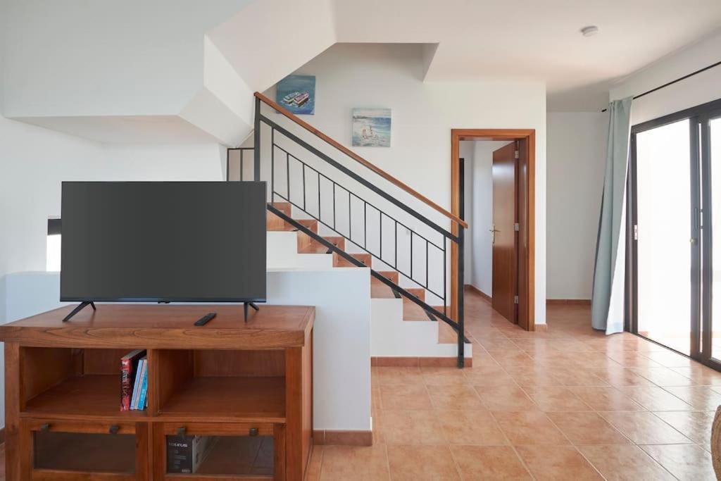 Casa Maria Duplex With Sea & Mountain Views, 15 Minutes Walk From The Marina Rubicon *