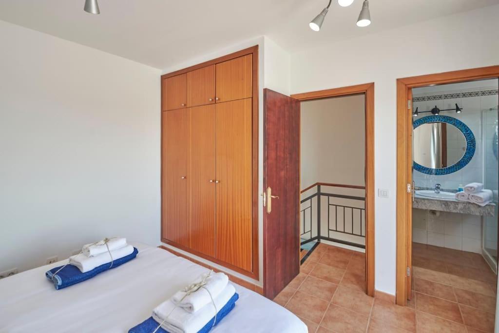 Holiday home Casa Maria Duplex With Sea & Mountain Views, 15 Minutes Walk From The Marina Rubicon