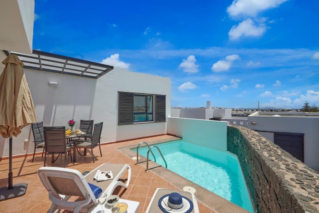 Casa Maria Duplex With Sea & Mountain Views, 15 Minutes Walk From The Marina Rubicon Holiday home