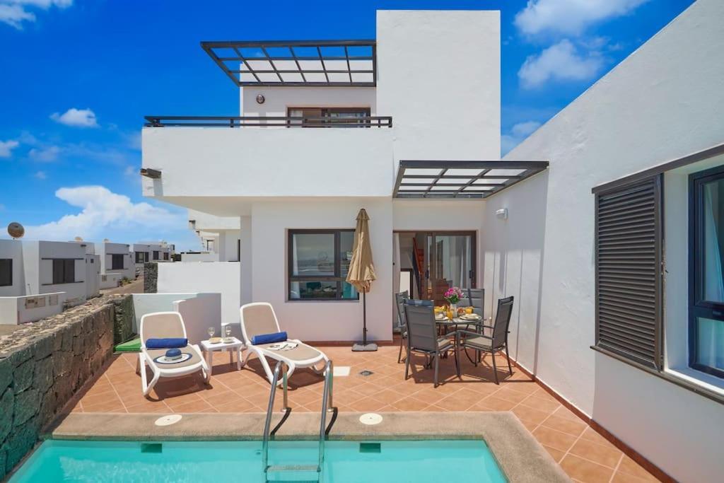 Holiday home Casa Maria Duplex With Sea & Mountain Views, 15 Minutes Walk From The Marina Rubicon Playa Blanca (Lanzarote)